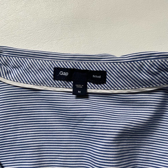 Gap - Fitted Button Up Stripped Shirt, Size Medium - Picture 6 of 6